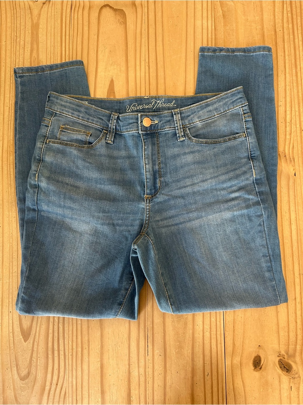 Universal Thread Women's Medium Blue Mid Rise Skinny Jeans